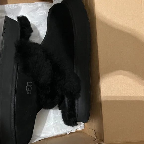 UGG Black Women's Slippers - Picture 3 of 4